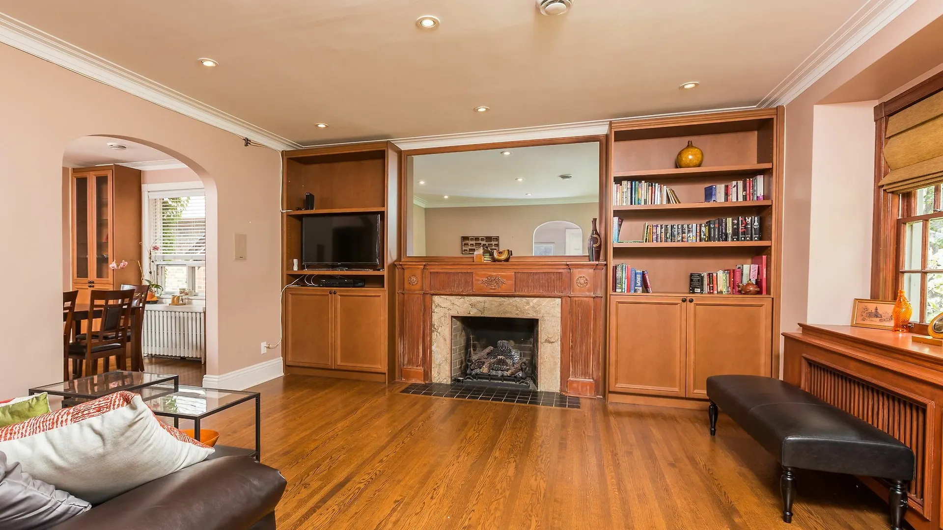 Applewood Suites - Bloor West House location
